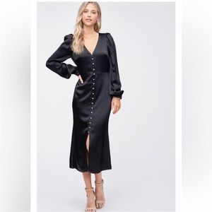 EN SAISON Black Lizette Long Sleeve Satin Midi Dress
Size Medium